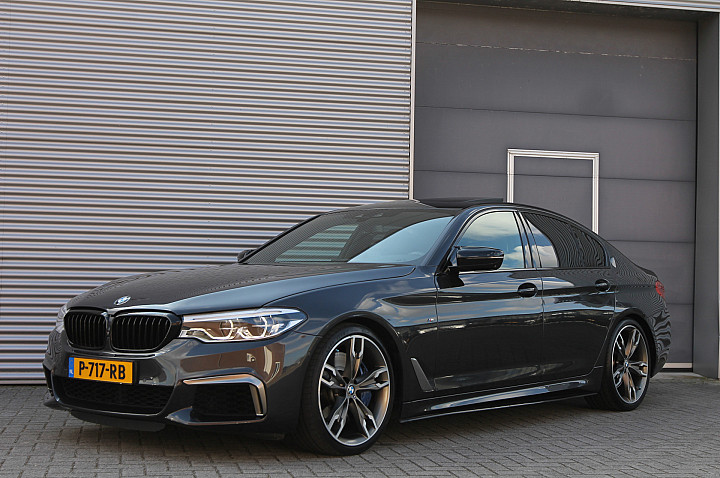 BMW 5 Serie M550i xDrive High Executive I Aut. I 463 PK I Leder I Schuifdak I Carplay